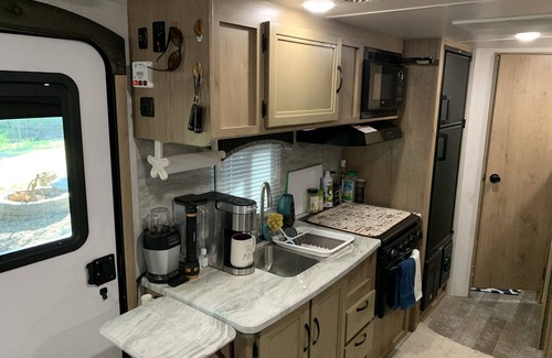 Wynnewood Alquiler De RV | Private peaceful country escape w/ 3 furnished campers