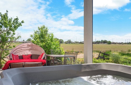West Haven Casa | Private Pickleball Court, Hot tub, Pool table, Firepit, BBQ grill, Sleeps 14