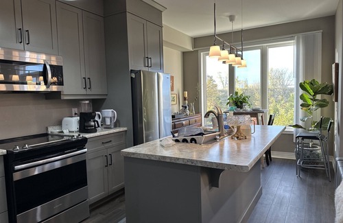 Welland Casa | Private Pondside Getaway in the Heart of Niagara