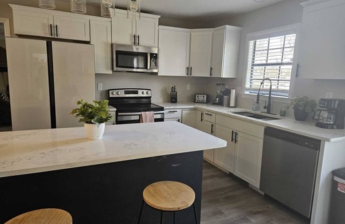 Ellendale Casa | Private Pool- 6 BR Home with Extra Sleeping Space