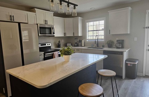 Ellendale Casa | Private Pool- 6 BR Home with Extra Sleeping Space