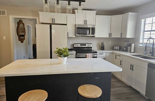 Ellendale Casa | Private Pool- 6 BR Home with Extra Sleeping Space