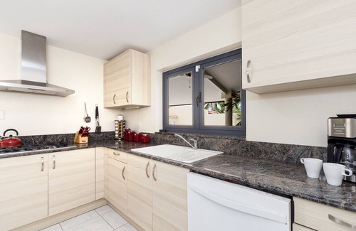 Koyari Casa | Private Pool * BBQ * 1 mi to Palm Beach!