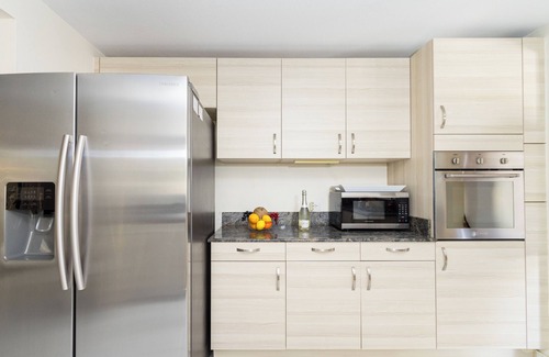 Koyari Casa | Private Pool * BBQ * 1 mi to Palm Beach!