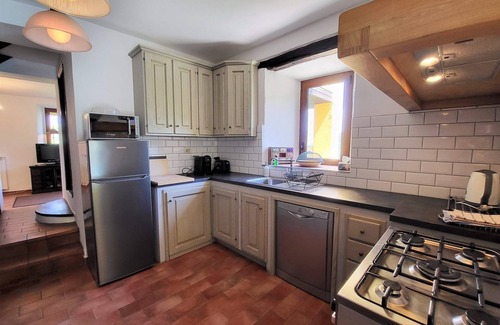 Camporgiano Villa | Piscina privada, amplias vistas, paz absoluta. 4 dormitorios/4 baños. Wi-Fi