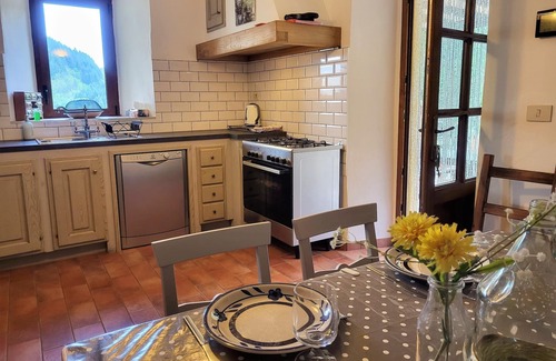 Camporgiano Villa | Piscina privada, amplias vistas, paz absoluta. 4 dormitorios/4 baños. Wi-Fi