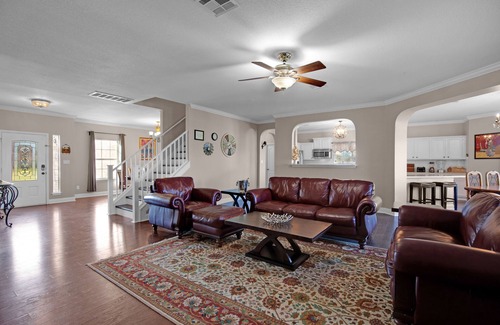 Kyle Casa | ♥PRIVATE Pool ♥ Heated Spa ♥ 5000 sft ♥2 acre Yard☀ Secluded Countryside