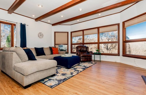 Knoxville Casa | Private Pool Home! 3 Miles from Downtown Knoxville-Game Room-Grill-Mtn Retreat with Tons of Privacy