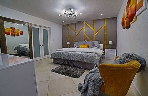 Sunrise Villa | SUNSET OASIS, Luxury Villa, Heated Pool, King bed in Sunrise, FL