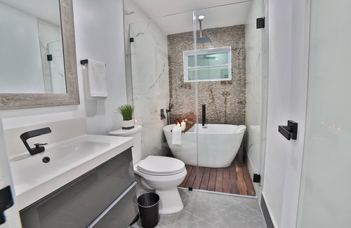 Sunrise Villa | SUNSET OASIS, Luxury Villa, Heated Pool, King bed in Sunrise, FL