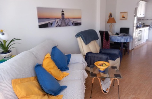 Los Imbernones Apartamento | Terraza privada en la azotea, vistas al mar, orientación sur, WiFi y aire acondicionado