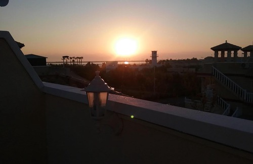 Los Imbernones Apartamento | Terraza privada en la azotea, vistas al mar, orientación sur, WiFi y aire acondicionado
