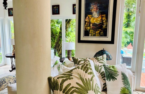 Navarro Casa | Cozy, private house with local charm.