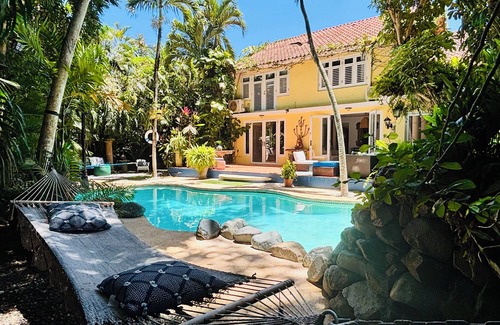 Navarro Casa | Cozy, private house with local charm.