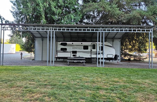 Buckley Casa | Private, relaxing space 5 min to Bonney Lake or Buckley. Family & pet-friendly!