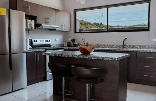 Jacó Villa | Private resort style pool, AC WiFi, clean home