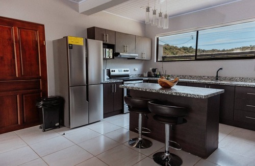 Jacó Villa | Private resort style pool, AC WiFi, clean home
