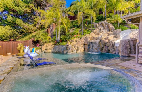 Vista Casa | ✈Private Resort Home Giant Pool/Jacuzzi/HUGE Slide & Waterfall/Game Room!