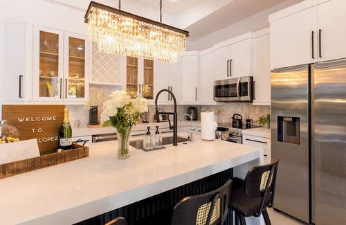 Sunset Casa | Private Resort Stay - Insta-Worthy Miami Vacation