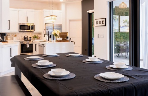 Sunset Casa | Private Resort Stay - Insta-Worthy Miami Vacation