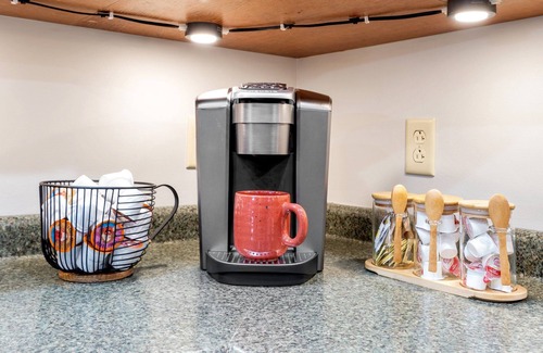 Sunday River Area Cabina | Private Retreat | Fire Pit, Games & Hot Tub
