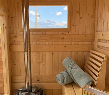 West Colorado Springs Apartamento | Private Retreat with Sauna and Cold Plunge plus Epic Views