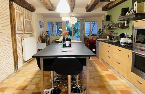 Sainte-Foy-la-Grande Casa | Private room in townhouse