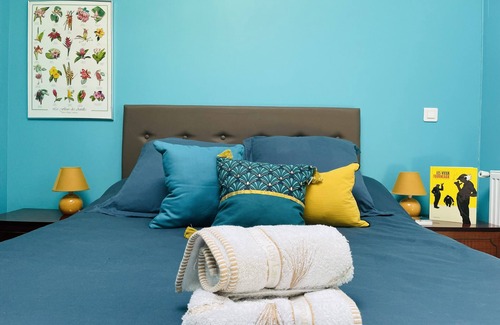 Sainte-Foy-la-Grande Casa | Private room in townhouse