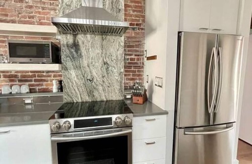 Old Port Apartamento | Private Rooftop Deck!/Artsy Apt/Old Port Arts Dist