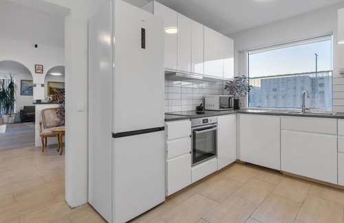 Hafnarfjordur Cama Y Desayuno | Private room - Comfortable King Bed with WiFi in Hafnarfjörður