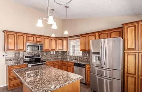 Deer Valley Casa | Private room in Pool home-1