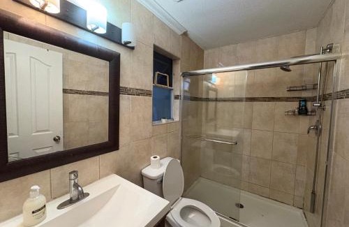 Delta Casa | Private Room Near Scott Road, Transit, Shopping, Airport 25 Min