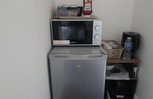 Erdington Casa | Private Room Sleeps 2 with Ensuite & Parking