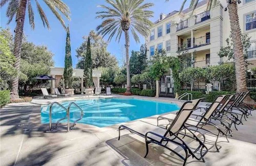Airport Area Condominio | Private room with private bathroom near UCI