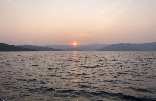 Salem Alquiler De RV | Private RV Camping spot with plenty of room to stretch. Intimate and private.