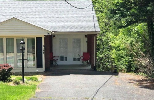 Lynchburg Casa | Private, Sanitized Loft, with Discounts Sleeps 2