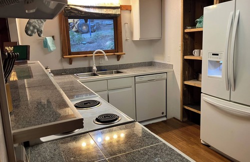 Alta Sierra Cabina | Private Sequoia National Forest Cabin— Hunting or relaxing retreat