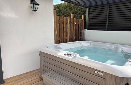 Pamfou Casa | Private spa & Polynesian escape 20 minutes from Fontainebleau - PrestigeLodges