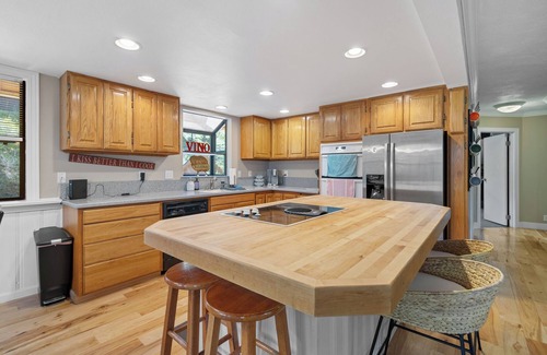 Garden Valley Cabina | Private Spacious Cabin Getaway - Sleeps 14 - 3 bd - 2.5 baths