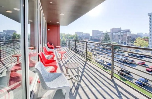 University District Apartamento | ⭐Private Studio Apartment ✔️Parking ✔️WiFi ✔️Hot Tub ✔️Kitchens ✔️Fitness Center