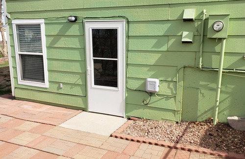 Cimarron Hills Apartamento | Private studio room with kitchenette and separate entrance