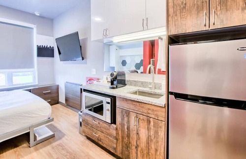 University District Casa | ✨Private Studio with Laundry Room⏺️Parking🚗Fitness Gym💪| Extended Stay Ready✨