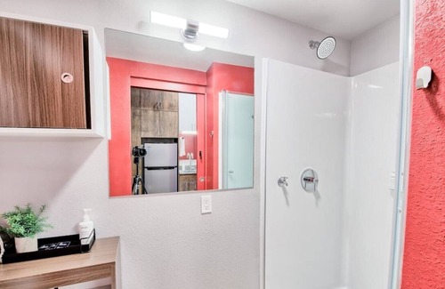 University District Casa | ✨Private Studio with Laundry Room⏺️Parking🚗Fitness Gym💪| Extended Stay Ready✨