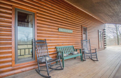 Saint Joe Cabina | Private Suite at Buffalo River Lodge - the perfect place for a romantic getaway