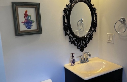 Greenwich Apartamento | Private suite. Convenient to Capital Theater and HPN airport. Free parking.
