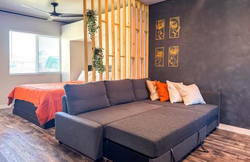 El Centro Apartamento | Private-Suite, Kitchen, Laundry, Rainfall Shower, 4kTV