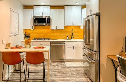El Centro Apartamento | Private-Suite, Kitchen, Laundry, Rainfall Shower, 4kTV