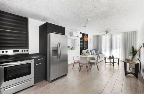 Eleanor Roosevelt Apartamento | Private Terrace | Minutes to Condado | Pet Friendly | Essential Amenities