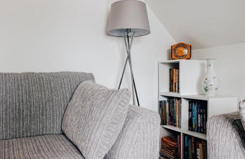 Boscombe Apartamento | Private Two Bedroom Residence in Southbourne - Private Parking - Off the High Street - Minutes Away from the Beach