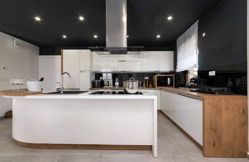 Nova Vas Villa | Casa de vacaciones privada con piscina privada, WIFI, jacuzzi, A/C, TV, terraza, vista panorámica